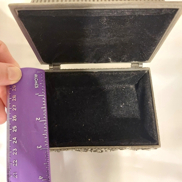 Heavy Beautiful Jewelry Box with Floral Design.  Makes a perfect gift. - Picture 3 of 5